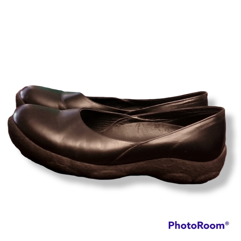 Emporio Armani Dark Academia Black Leather Flats - Picture 4 of 10